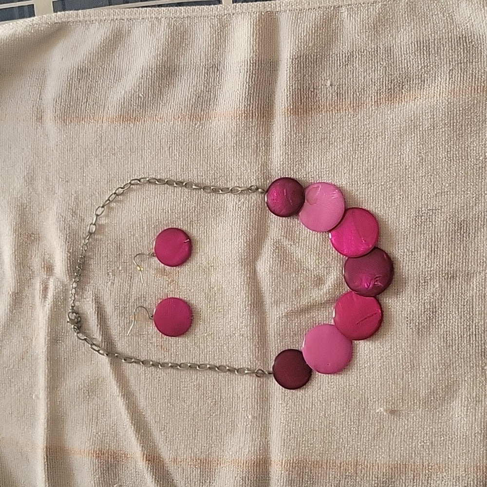 Necklace and earring set